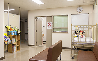 夜間小児診療待合室の写真